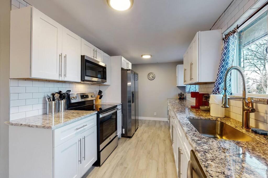 Large Remodeled Home With 5 Bedrooms 4 King Bed 世纪市 外观 照片
