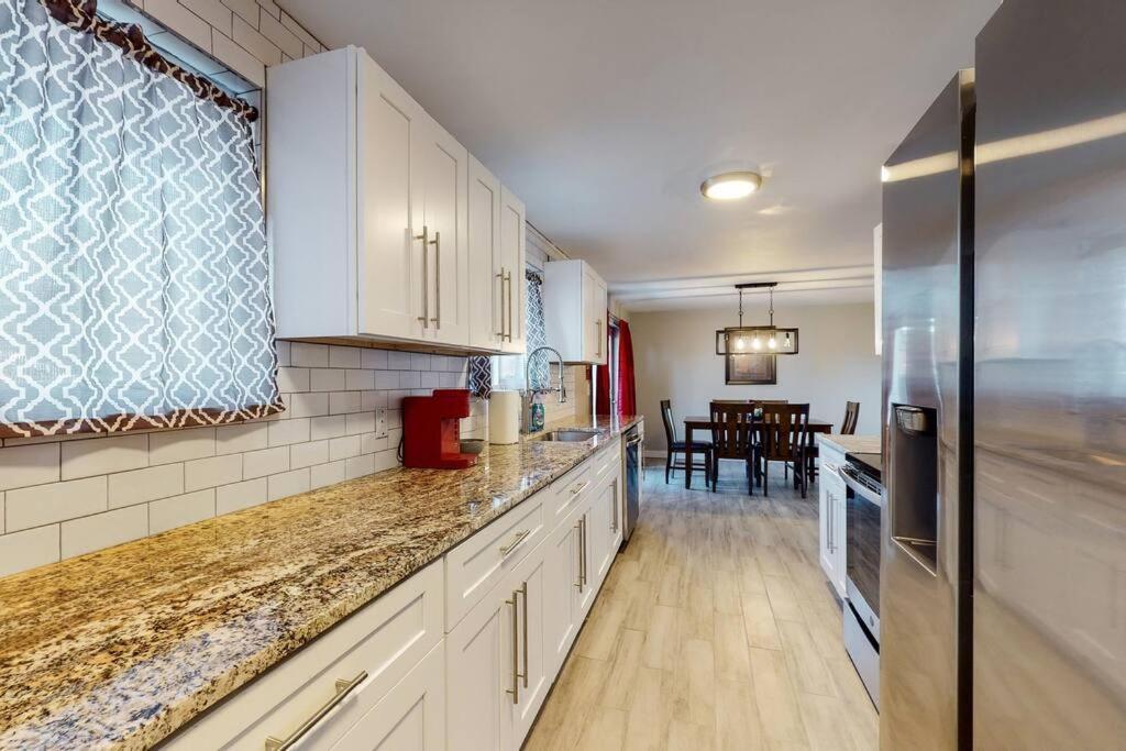 Large Remodeled Home With 5 Bedrooms 4 King Bed 世纪市 外观 照片