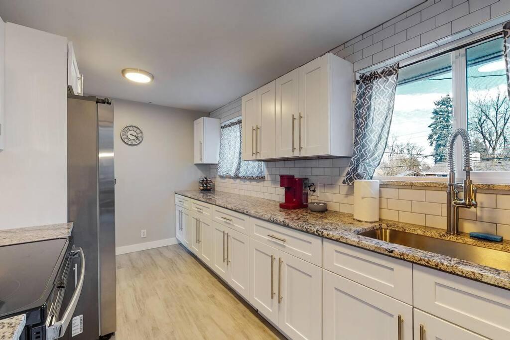 Large Remodeled Home With 5 Bedrooms 4 King Bed 世纪市 外观 照片